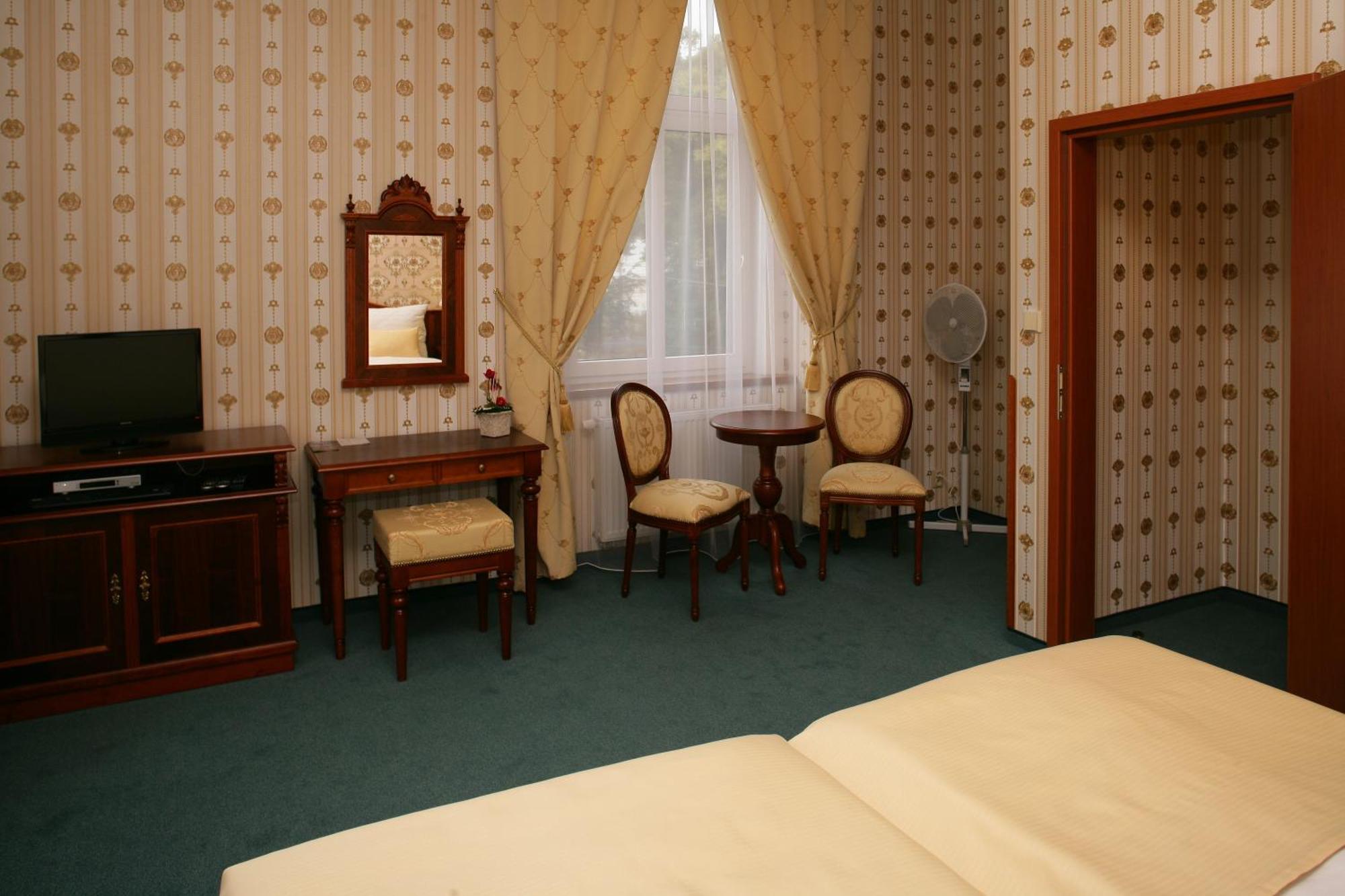 Hotel Mertin Chomutov Exterior photo