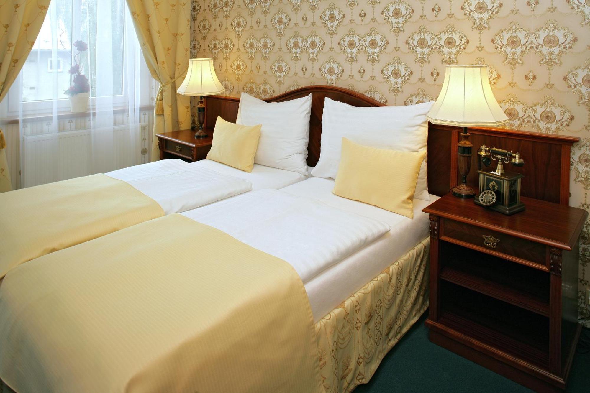 Hotel Mertin Chomutov Exterior photo