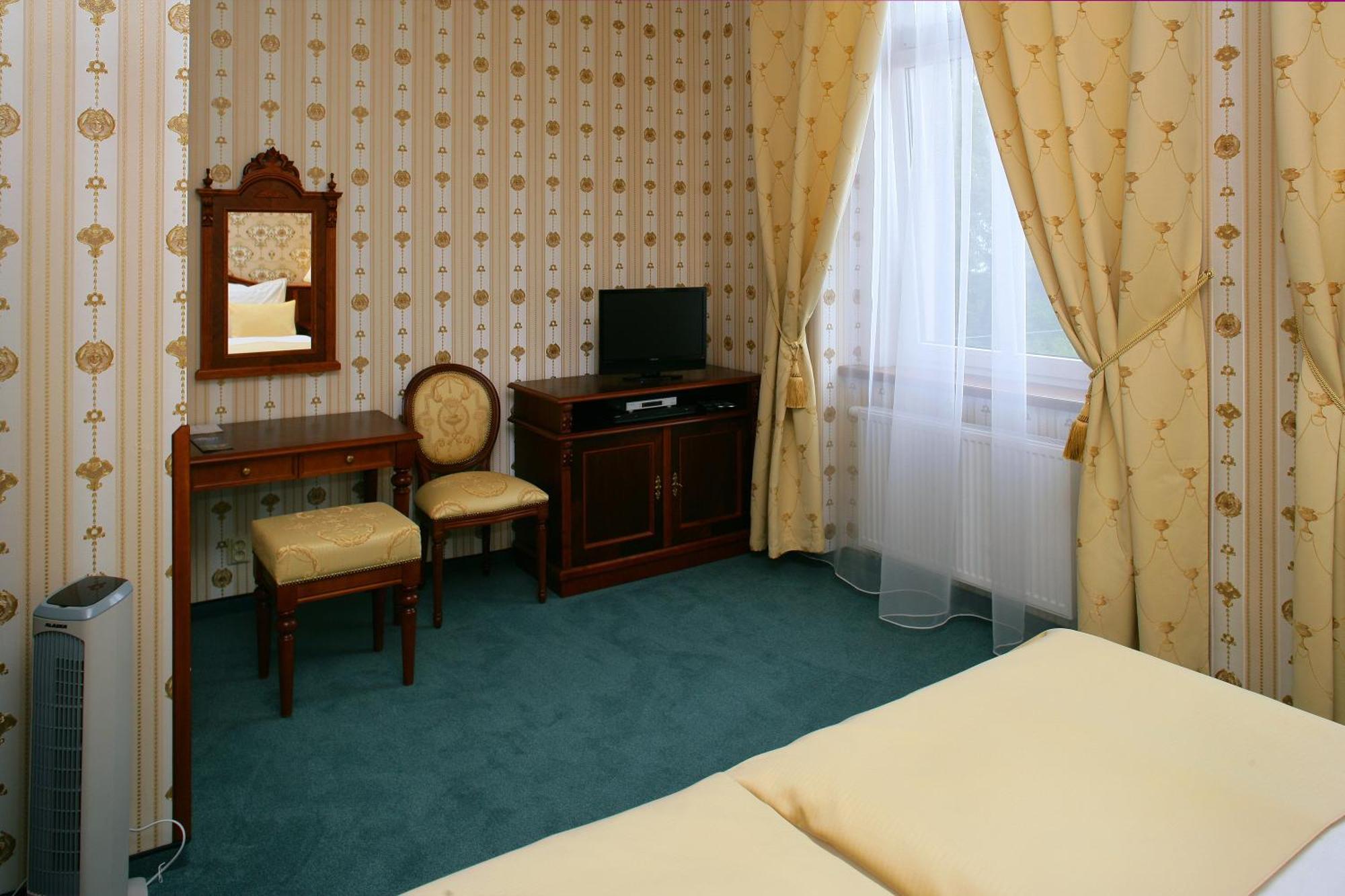 Hotel Mertin Chomutov Exterior photo