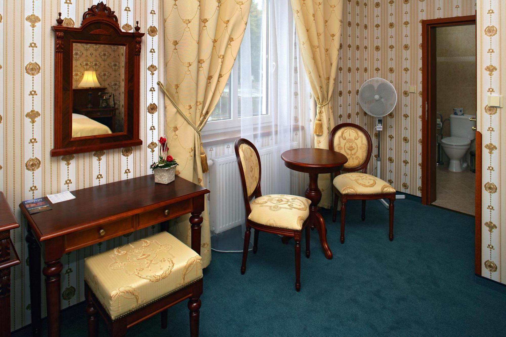 Hotel Mertin Chomutov Exterior photo